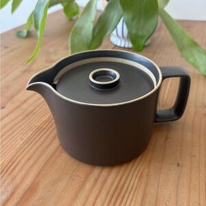 HASAMI PORCELAIN TEAPOT - BLACK